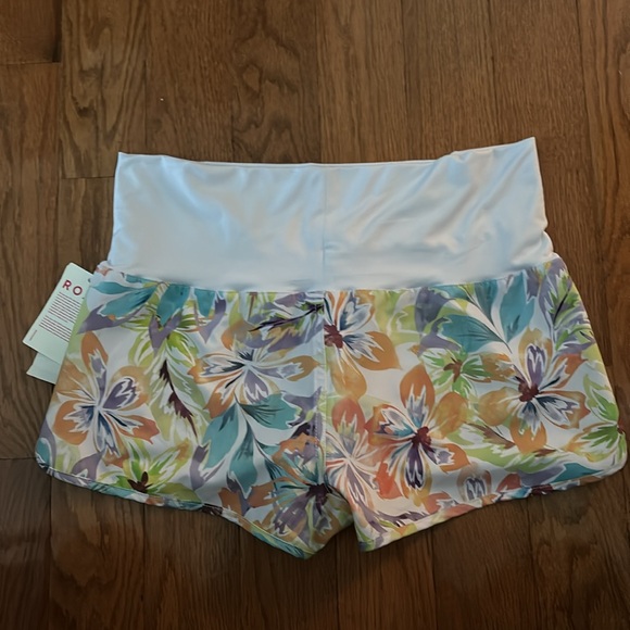 Roxy Board Shorts - Picture 3 of 4